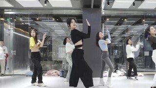 Notes from the Twice-I Can't Stop Me dance cover class｜I never get tired of listening to this song!