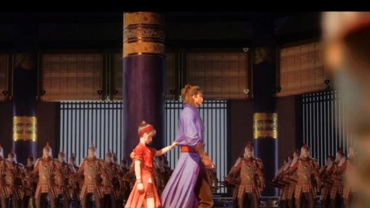 In order to fulfill Qiao'er's birthday wish, the Marshal finally became a bad guy again. Qiao'er is 