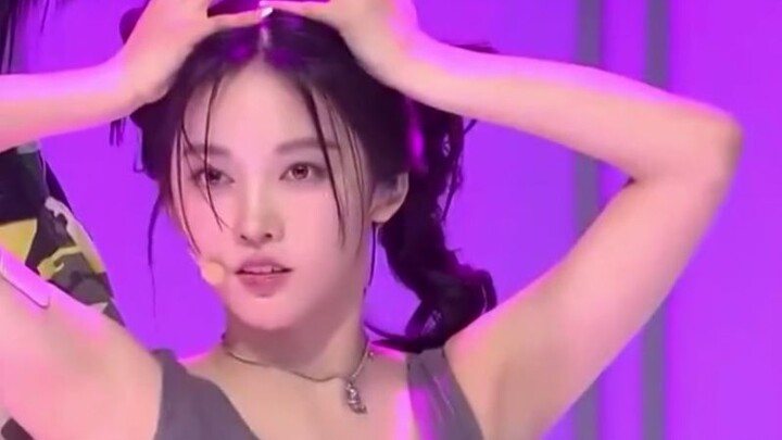 Hye-won + IROHA + Choi Ji-hyun DALLA DALLA [R U Next] audition stage