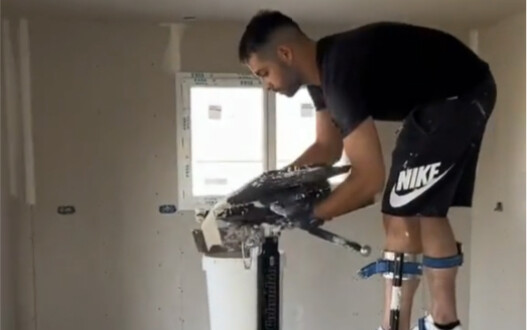 Master, this ladder’s great! You can move it around without even climbing down.