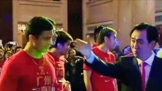 Pertunjukan Grup Lagu dan Tari Evergrande akan segera dimulai