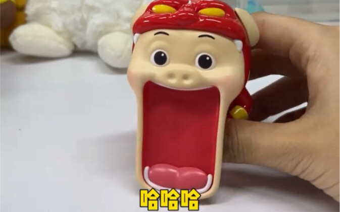 พี่หมูนี่ช่างทำให้ฉันอ้าปากค้าง แถมยังทำเป็นที่วางโทรศัพท์ได้ด้วย?!