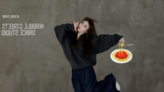 在随舞跳这个一堆人呕吐可太有意思了哈哈哈 lesserafim- spaghetti