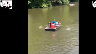 meme Thích Trèo thuyền trên sông