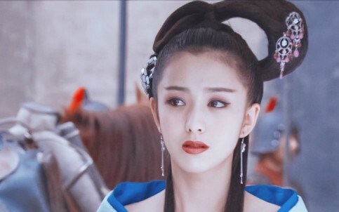 [Tong Liya (divorced)] Now that’s what you call a beauty—every smile and every glance is full of cha