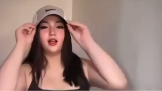 “Liat dia sekali aja udah cukup buat bikin jatuh hati…”