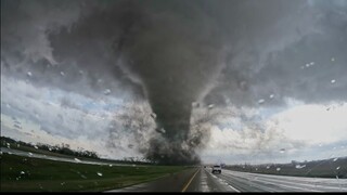 Kompilasi: Dua tornado besar yang muncul di berbagai tempat di Amerika Serikat, suasana menakutkan m