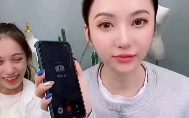 【SNH48】นักเลงสาวไป๋ซินยวี่พูดจาหยาบคายใส่พี่ใหญ่ว่า “แกโทรหาฉันเนี่ยนะ? แกไม่รู้หรือไงว่าฉันเป็นใคร?