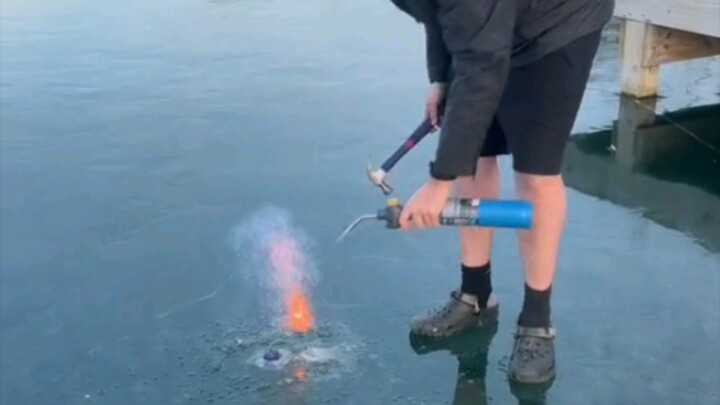 Thằng nhóc mày đúng là quá ác!