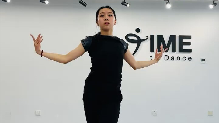 Buổi tập nhảy mới mẻ của Vương Nhất Hàm Lục Lục