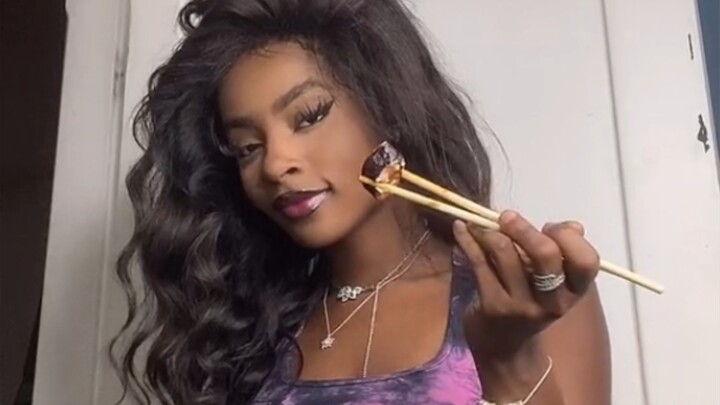 “الجمال لا يتعلّق بلون البشرة” – باربي الحقيقية اللؤلؤة السوداء ديفيلودو