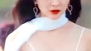 “这就是被众多男星夸赞的美貌吗！全屏美颜暴击！”