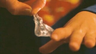 女人在儿子的手上发现一个透明的鼻涕泡，居然在蠕动如同活物一般