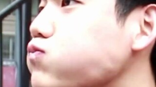 帅哥你手上的鸡排到底有多好吃