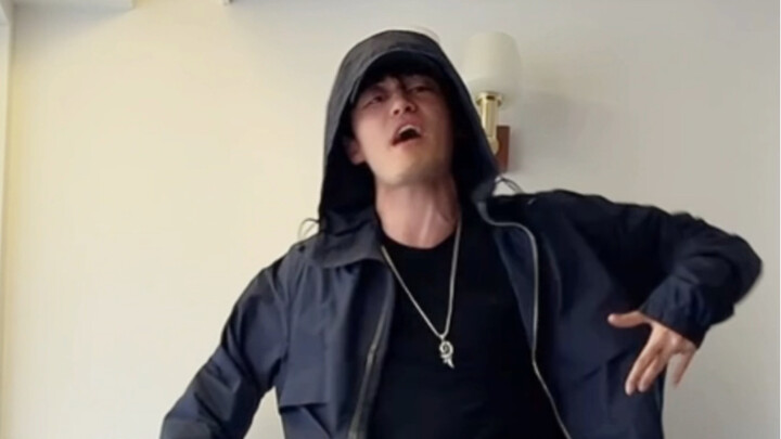 إذا غنى فينوم كثيرًا، سيتحول إلى شكل آخر!