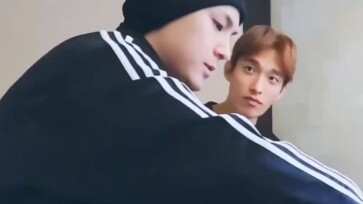 【SVT ไลน์สุนัข】เวลาแกล้งกันไปมา จะมีหมาดีได้ยังไง พอไปแกล้งคนอื่นก็จับมือกันหนี
