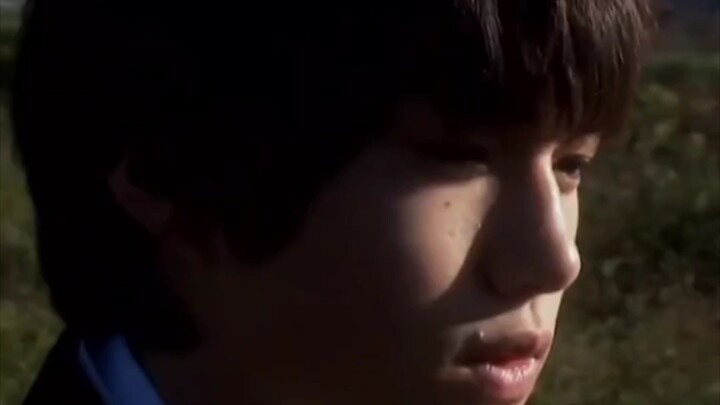 Why does mom’s comforting words for弟弟 end up negating sis’s efforts?