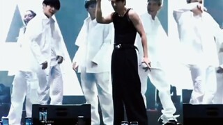 Anan is so handsome when he dances!