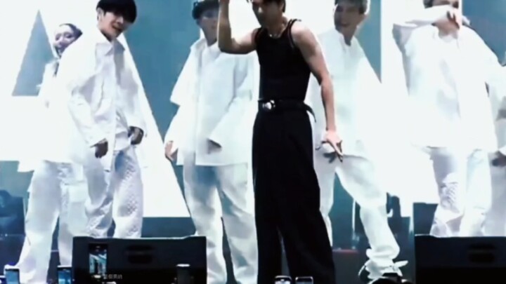 Anan is so handsome when he dances!