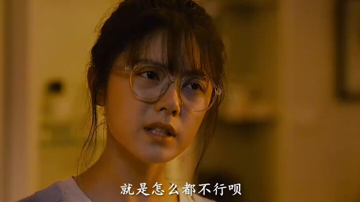 Mẹ không ở nhà để chăm sóc con, nhưng mẹ đang che chở cho cả thành phố.