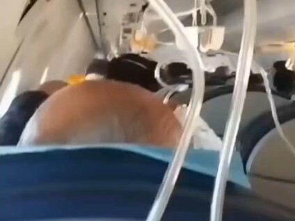 ✈️坠毁前视频，前仓16位飞出去，中仓全部死亡，后仓大多幸存。