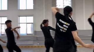 Muốn trở nên ngầu hơn! Chúng ta hãy cùng nhau nhảy điệu múa Mông Cổ nhé!
