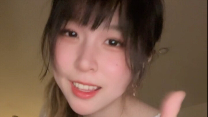 เธอต้องใส่สร้อยคอที่ฉันให้ พร้อมแขวนรูปของฉันไว้ด้วยนะ～～～