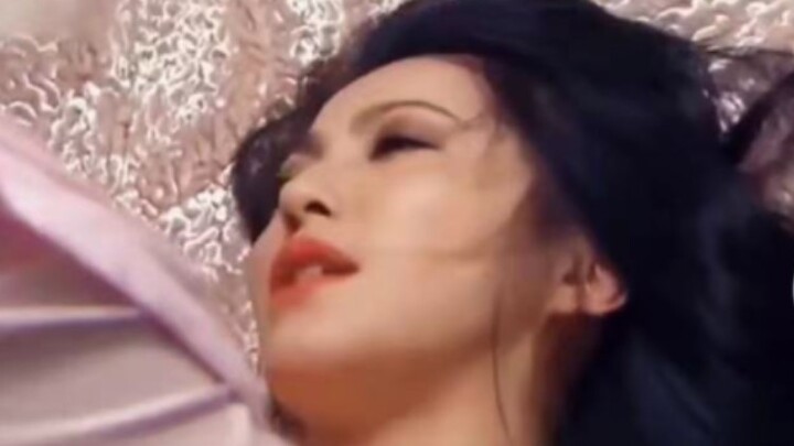 หนุ่มมหาวิทยาลัยไปคาราโอเกะถูกเศรษฐีหญิงเล็งไว้ ยอมแลกทั้งกาย