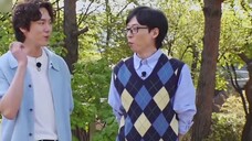 Yoo Yeon-seok suka menghisap bunga ketika dia masih kecil. Haha, dia salah menghisap bunga