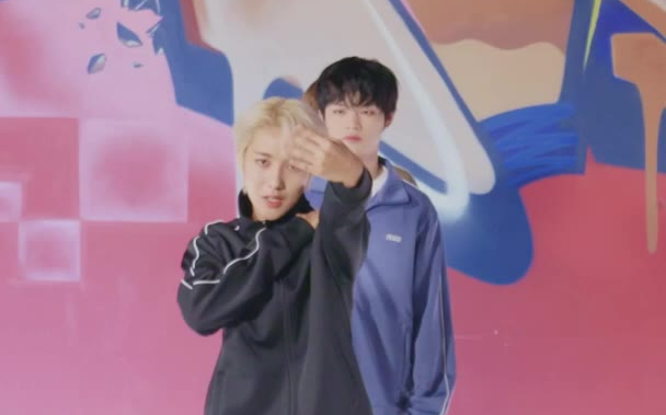 Mang dép lê có ổn không? Vũ đạo cao trào nối tiếp của NCT DREAM trong 'HELLO FUTURE'