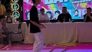 碰到一位爱坤