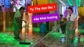 Ty Thy dọn lầu 1, chuẩn bị khai trương - Ty Thy Vlog Gỏi đu đủ