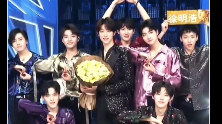 【شو مينغ هاو】"مدربتي شو، تلك الرقيقة والجميلة والخجولة التي تأسر قلوب الجميع"