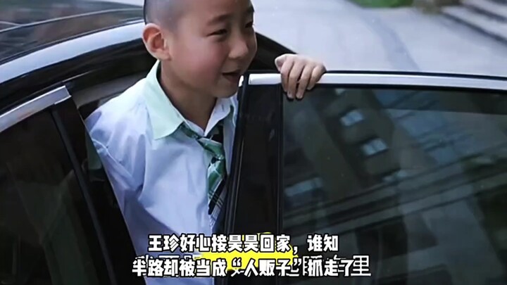 Wang Zhen dengan baik hati mengantar Haohao pulang, namun di tengah jalan ia malah ditangkap karena 