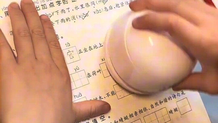 [Homo Sapiens TV] Writing a single character with a whole table full of high-tech stationery