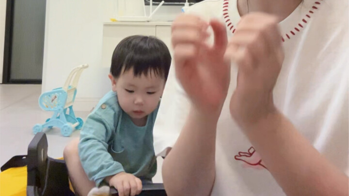 الطفل لا يُنصت! عقابه الوقوف!