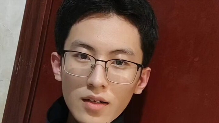 Nghỉ học 2 năm rồi quay lại trường, ai cũng tưởng mình là học sinh nhảy lớp siêu giỏi...