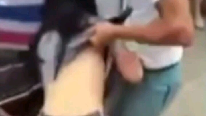 Man catches his wife cheating in broad daylight