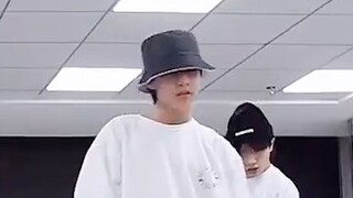卧槽！敢相信这是歌担【张泽禹】的舞蹈实力吗【TF家族】