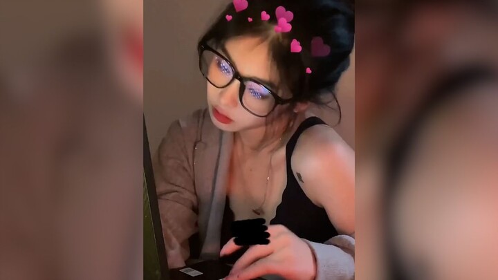 “眼镜一戴，火力全开❤”