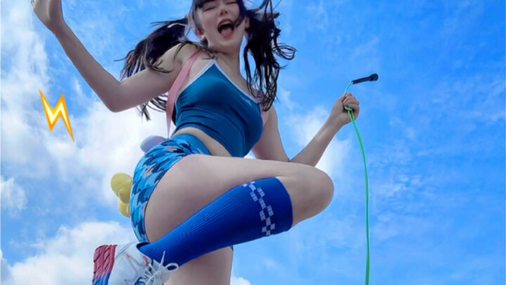 Kaki gajah gadis dengan kuncir kuda kembar itu sangat kuat