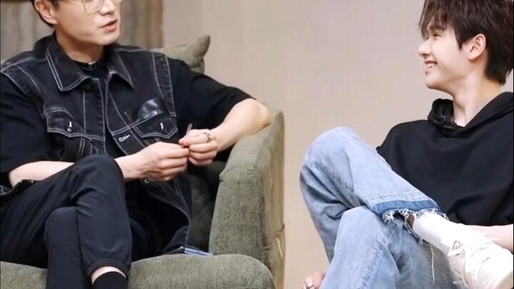 Tiểu Cửu: Sao vậy, Thái Lan không đủ “nam” à?!