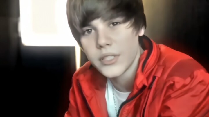 Justin Bieber hát chay bài Baby, đúng là chiếc máy CD biết đi!