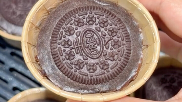 Oreo instantly turns into a brownie cake!!