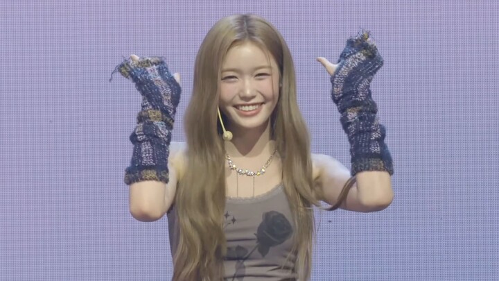 A must-watch for naya! [izna] 241125 izna random challenge dance! | FAN SHOWCASE