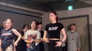 Itu Ao Xinyi sendiri! Justjerk di Korea! Koreografi Chanyang: Maaf
