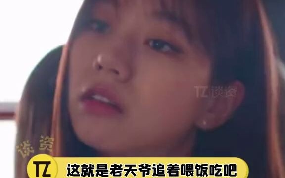 【340】 طفل صغير يرسم عشوائيًا على زجاج الحافلة، والنتيجة النهائية مذهلة حقًا، حب الأطفال بسيط وصادق ج