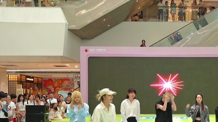 เคยเห็นโรดโชว์ Cream Soda สุดเท่แบบนี้กันไหม! เต้น Cover ของ EXO-Cream Soda