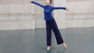 A tour of body rhythms: Cloud shoulders and waist turns! Dancer: Tan Song