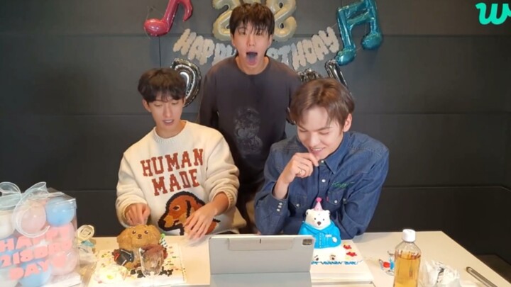 【เซเว่นทีน】ขำจนหัวเราะลั่น พี่ซุนยงซื้อเค้กอะไรมาเนี่ย พอพี่ชอนยองกินเข้าไปแล้วลิ้นดำจนล้างยังไงก็ไม